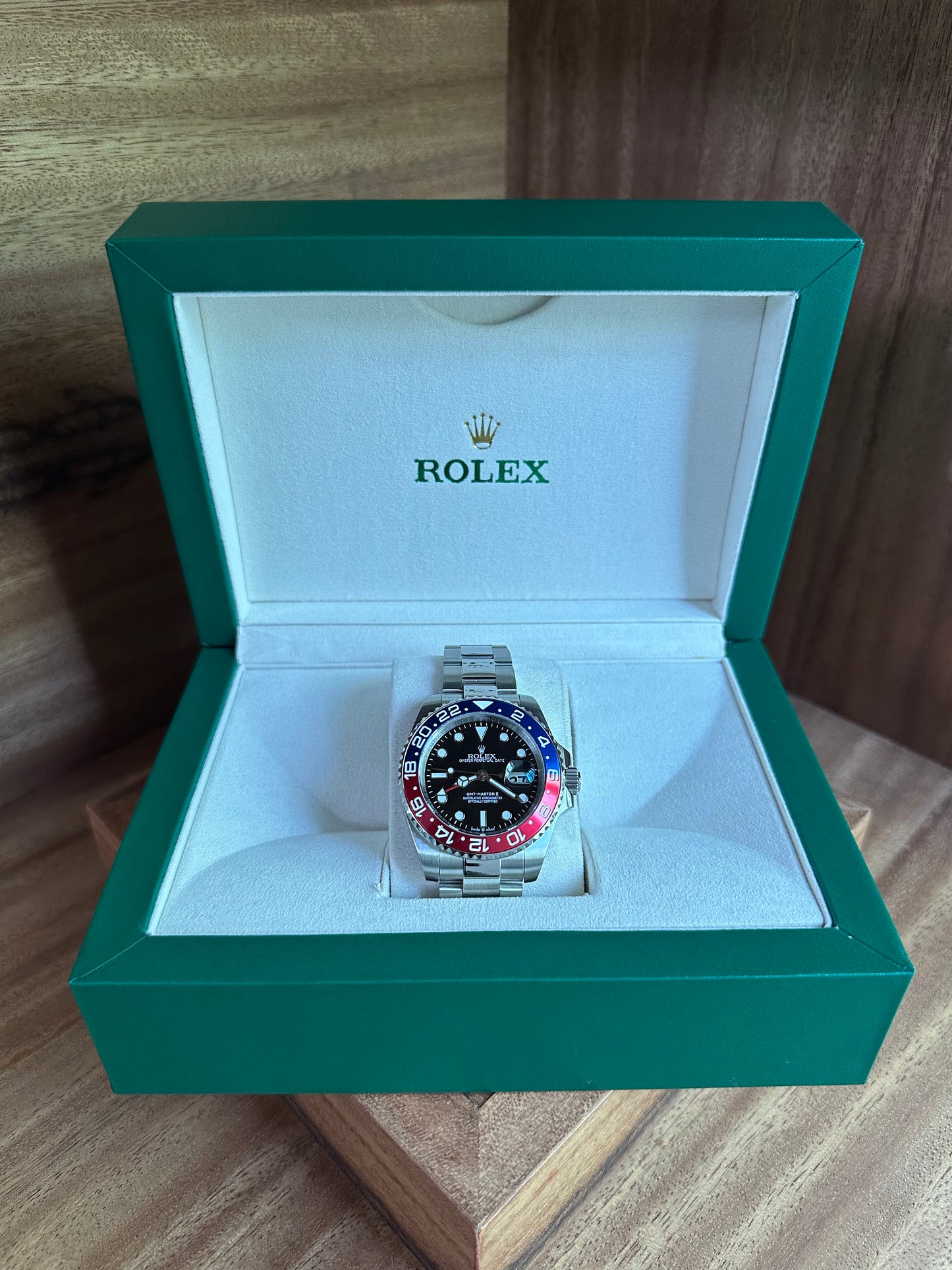Rolex - GMT Master II Pepsi (Oyster)