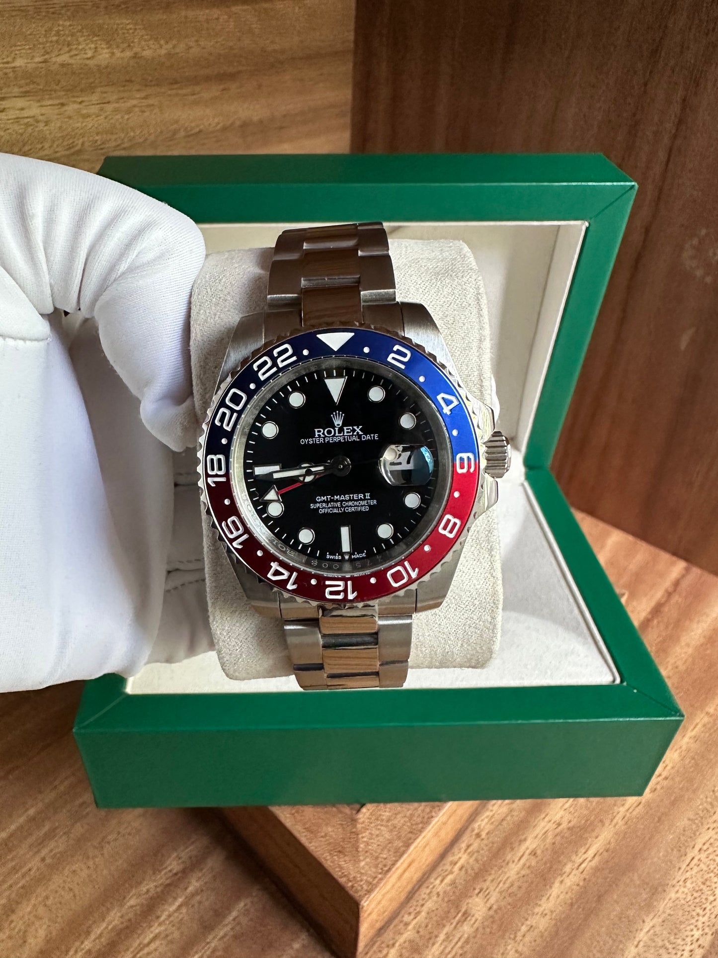 Rolex - GMT Master II Pepsi (Oyster)