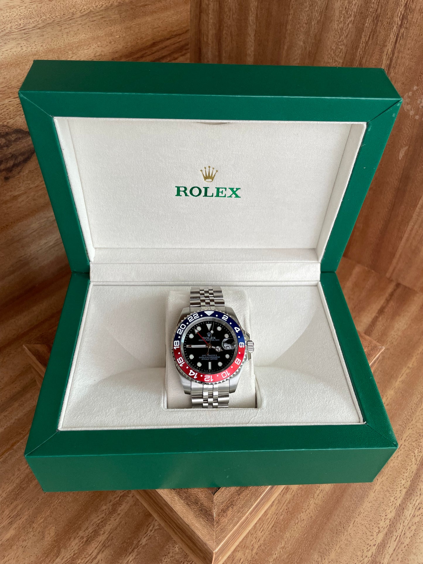 Rolex - GMT Master II Pepsi (Jubilee)